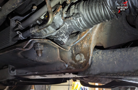 McLaren steering oil leak repair