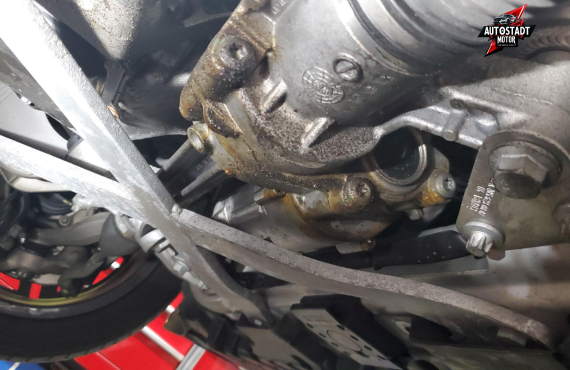 Mercedes steering oil leak repair